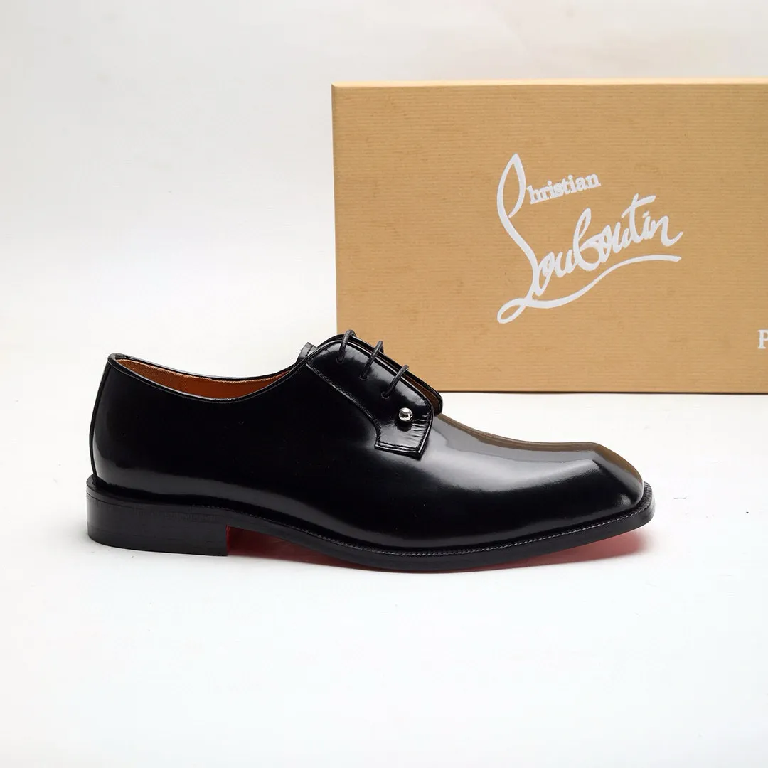 Batch 1,080 yuan 💰••New real shots••CL～High-end men’s 👔casual•loafers with red soles! ••🆑Genuine and top-quality goods from original orders ••✅💯 Purchase goods from top-quality original orders! Original imported patterned cowhide ➕Imported cowhide lining ➕Cowhide feet ➕Original leather outsole~🉑️Feel free to compare the authentic ones! Size: 38-44 (45.46.47 can be customized)